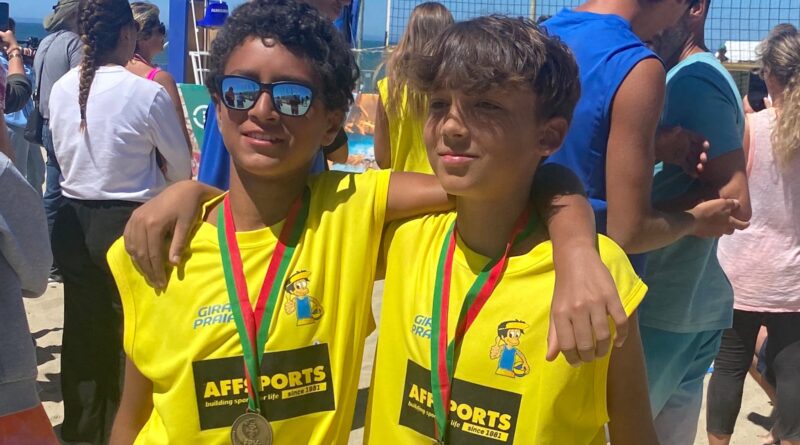dupla sub-14 campeã nacional de voleibol de praia