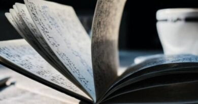 Duas mãos, quase nada